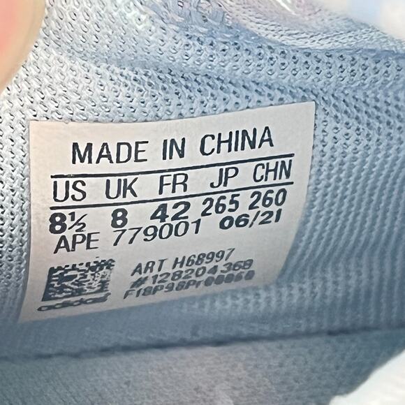 Athletic_Shoes
